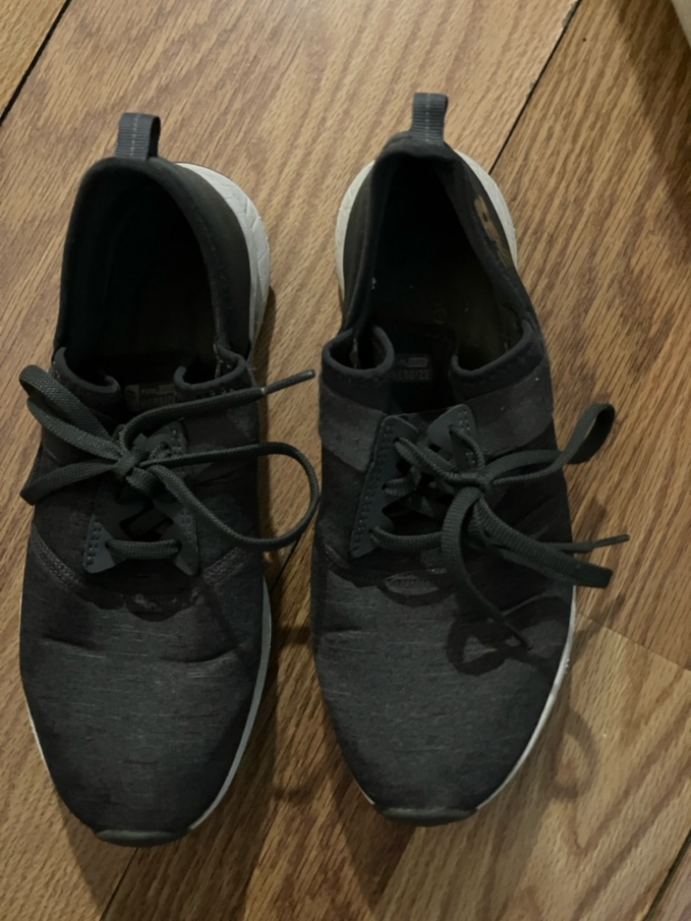 New balance tennis shoes